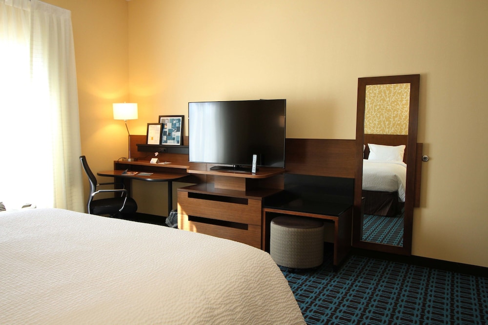 Room, 1 King Bed (Mobility/Hearing Access, Roll-in Shwr) - Photo 1