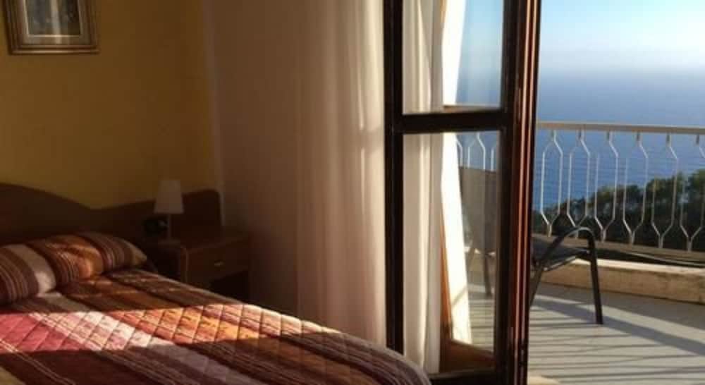 Comfort Double Room, 1 Queen Bed, Balcony, Sea View photo 3