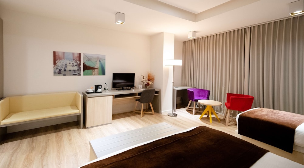 Deluxe Room, 1 Double Bed, Non Smoking, Bathtub (with Sofabed) photo 2