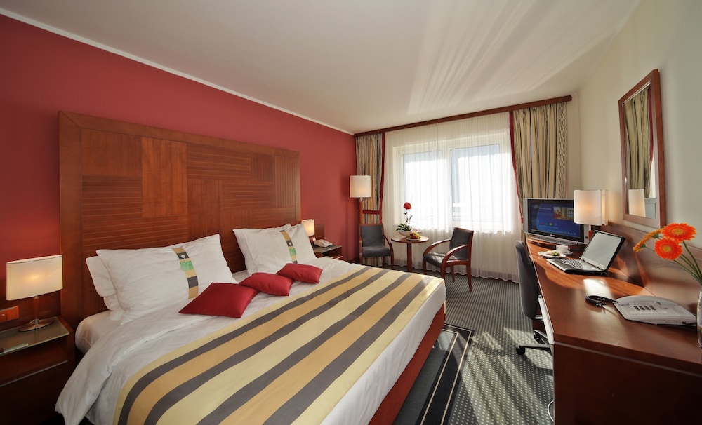 Executive Room, 1 King Bed, Non Smoking photo 3
