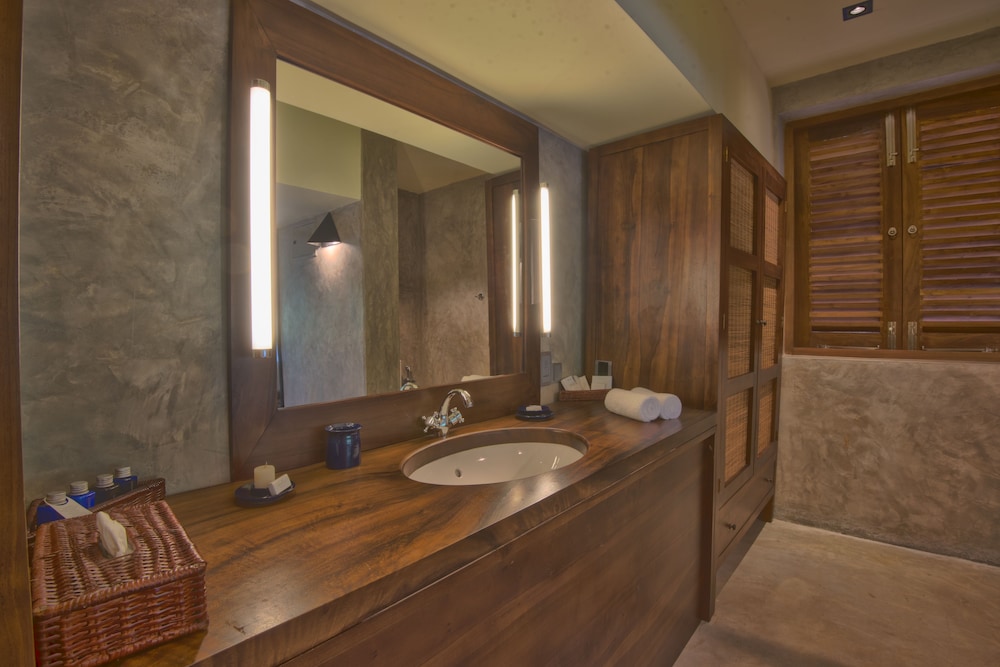 Deluxe Room - Photo 5