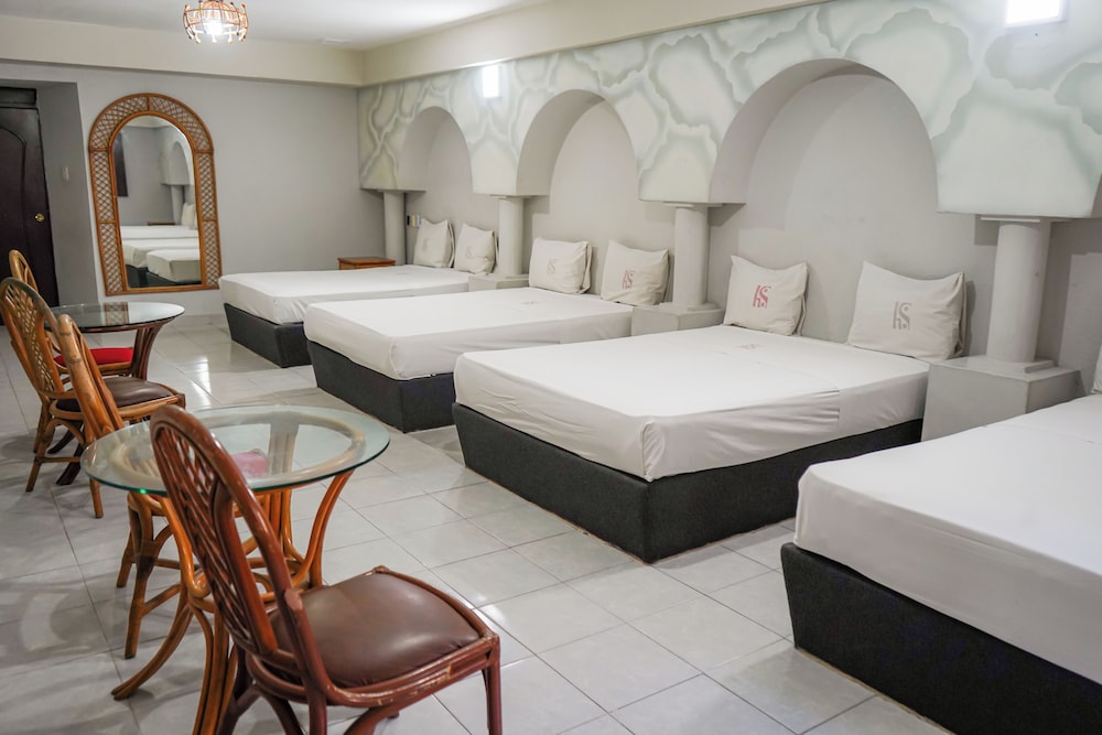 Standard Room, Multiple Beds photo 1