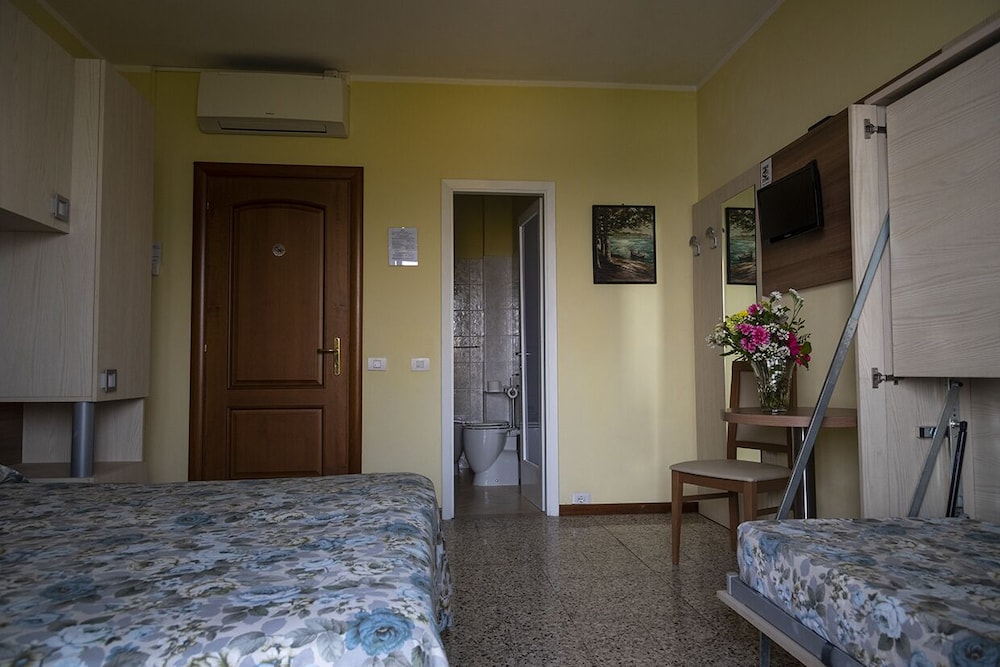 Standard Triple Room, Lake View - Photo 2