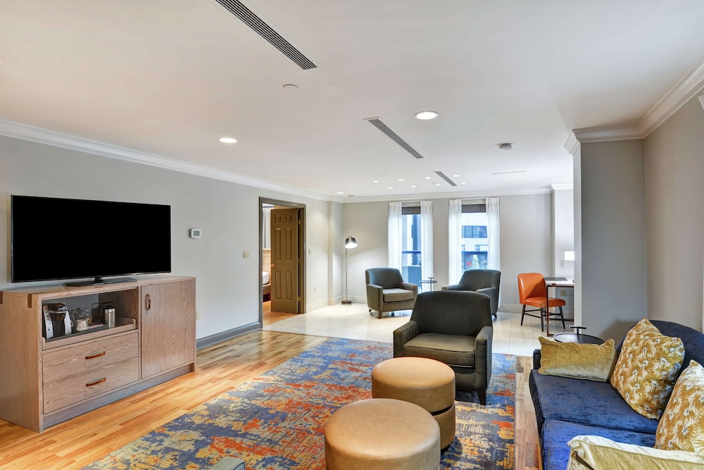 Suite, 1 Bedroom (1 King Bed) - Photo 4