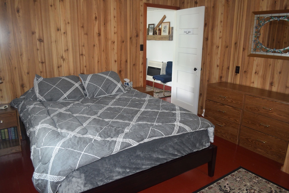 Basic House photo 1