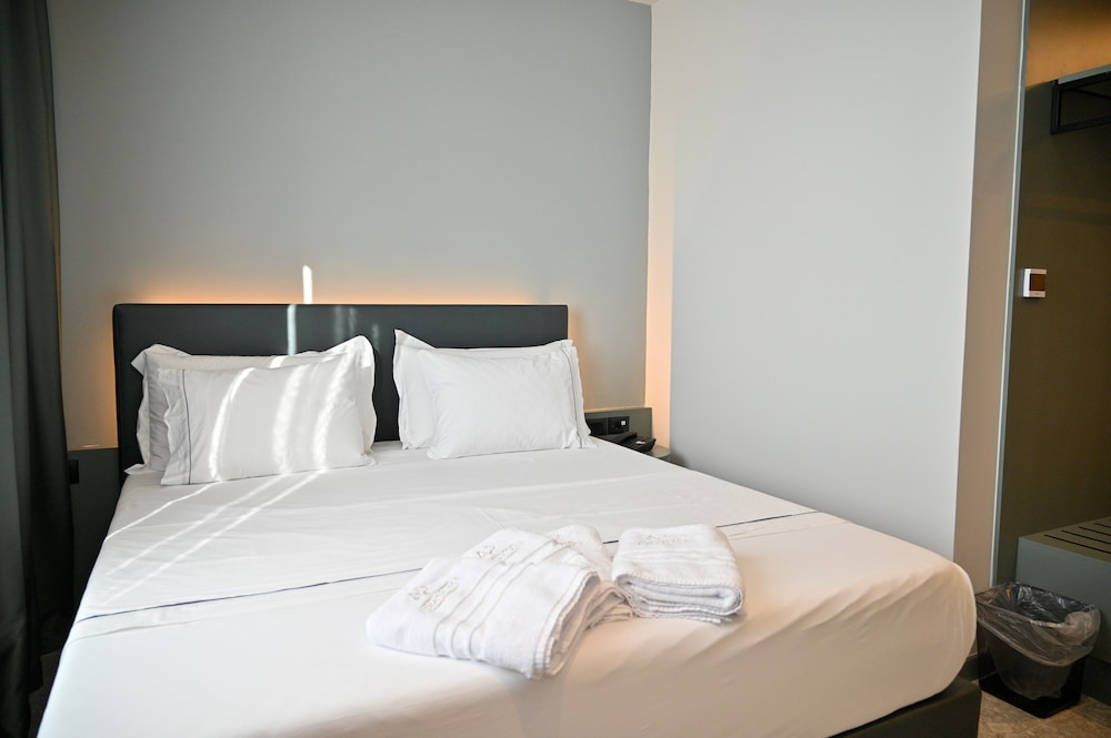 Economy Double Room, Partial Sea View photo 2
