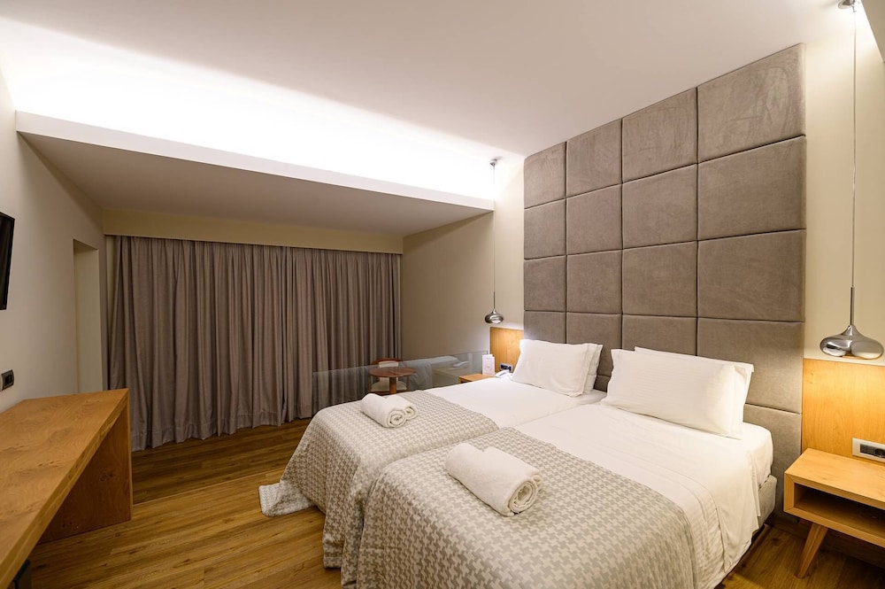 Superior Suite, 2 Bedrooms, Balcony, Garden View