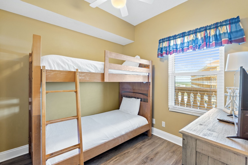 Condo, 3 Bedrooms, Beach View (2202W)