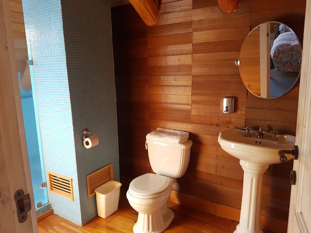 Standard Triple Room, 3 Twin Beds, Shared Bathroom photo 1