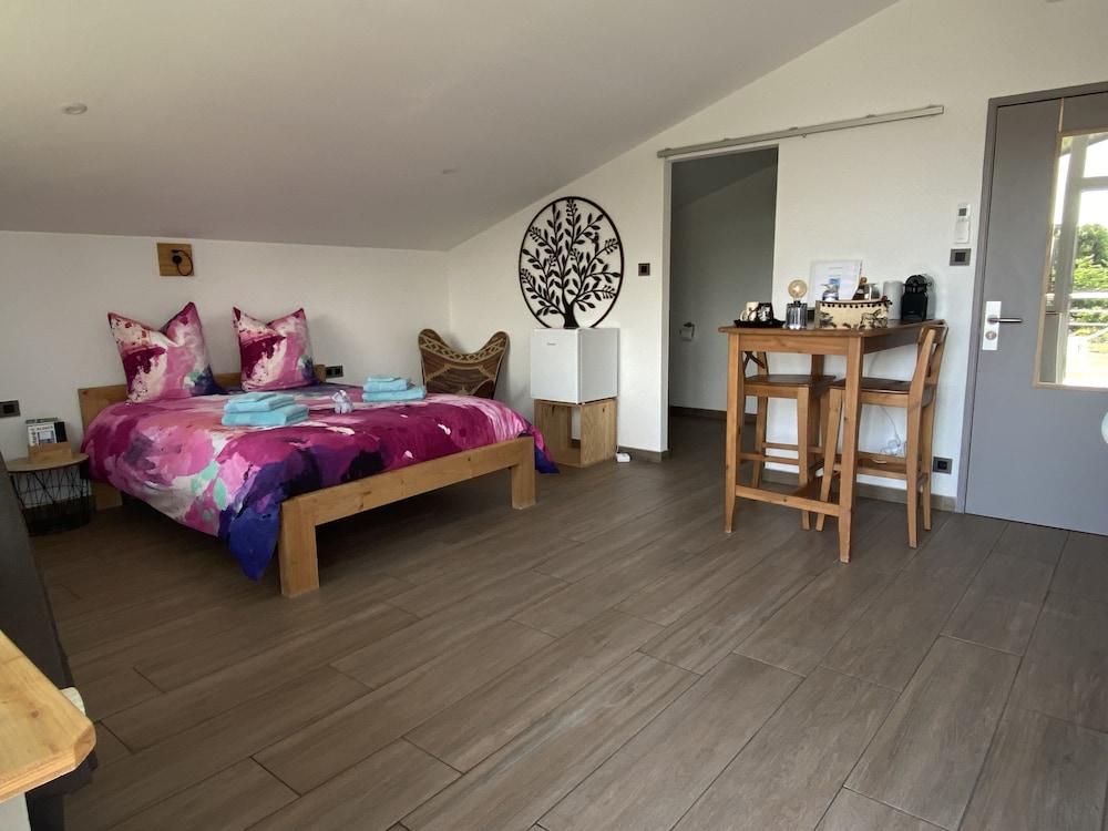 Comfort Double Room, Ensuite, Garden View (Chambre Granny) - Photo 35