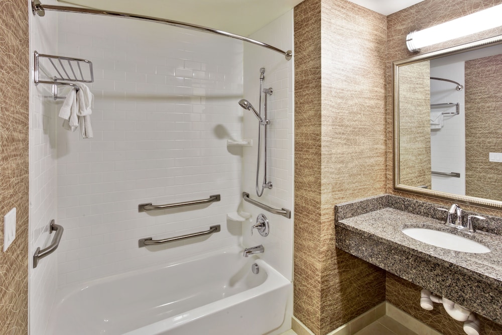 Standard Room, 2 Queen Beds, Accessible (Comm, Mobility, Access Tub)
