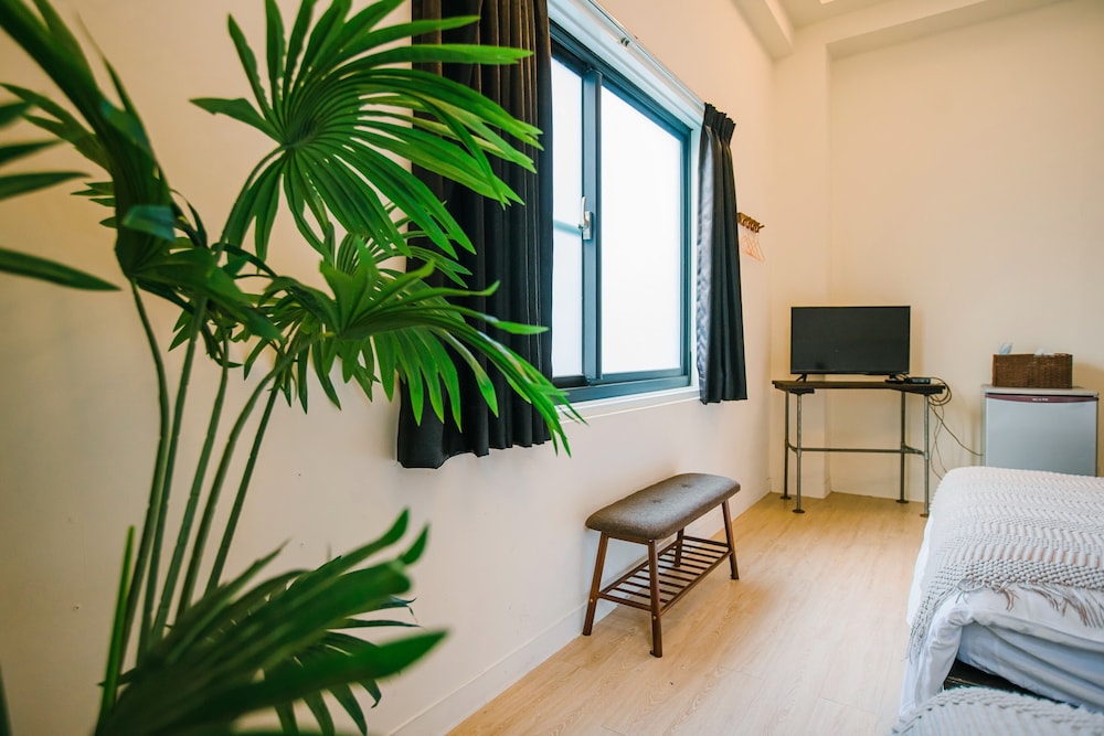 Standard Quadruple Room - Photo 8