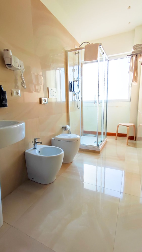 Quadruple Room - Photo 5