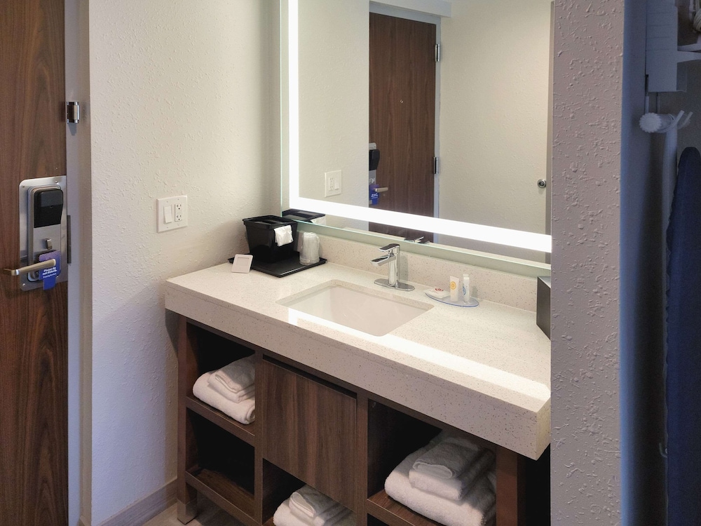 Room, 1 Queen Bed with Sofa bed, Accessible, Non Smoking (Mobility Accessible with Tub) - Photo 1