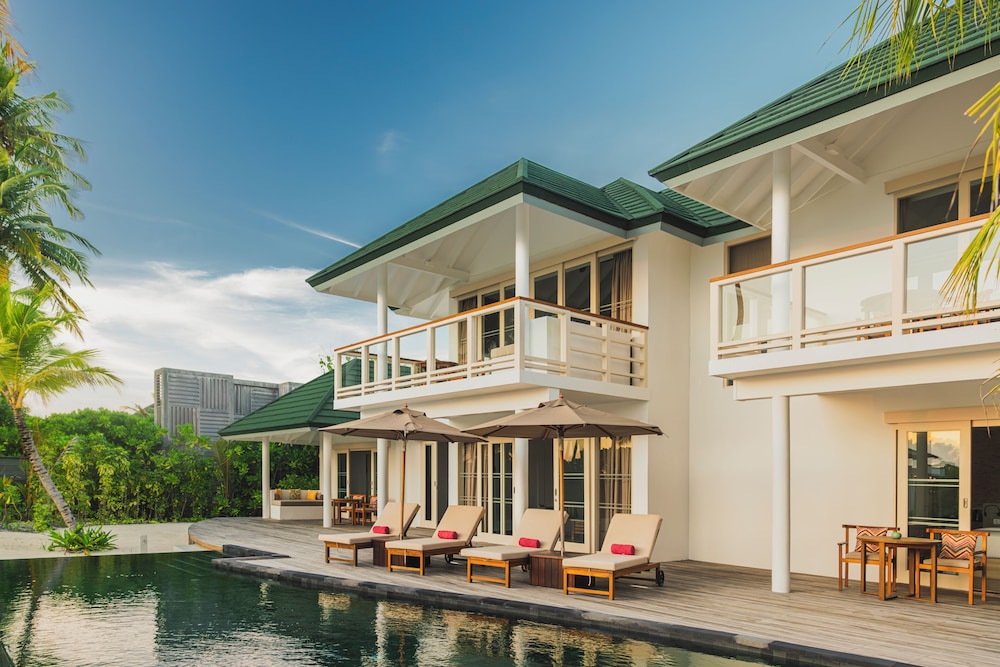 Four Bedroom Beach Residence with Pool photo 2