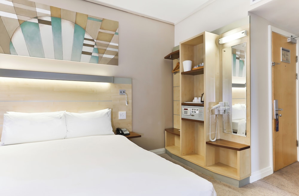 Standard Room, 1 Double Bed with Sofa bed, Non Smoking - Photo 4