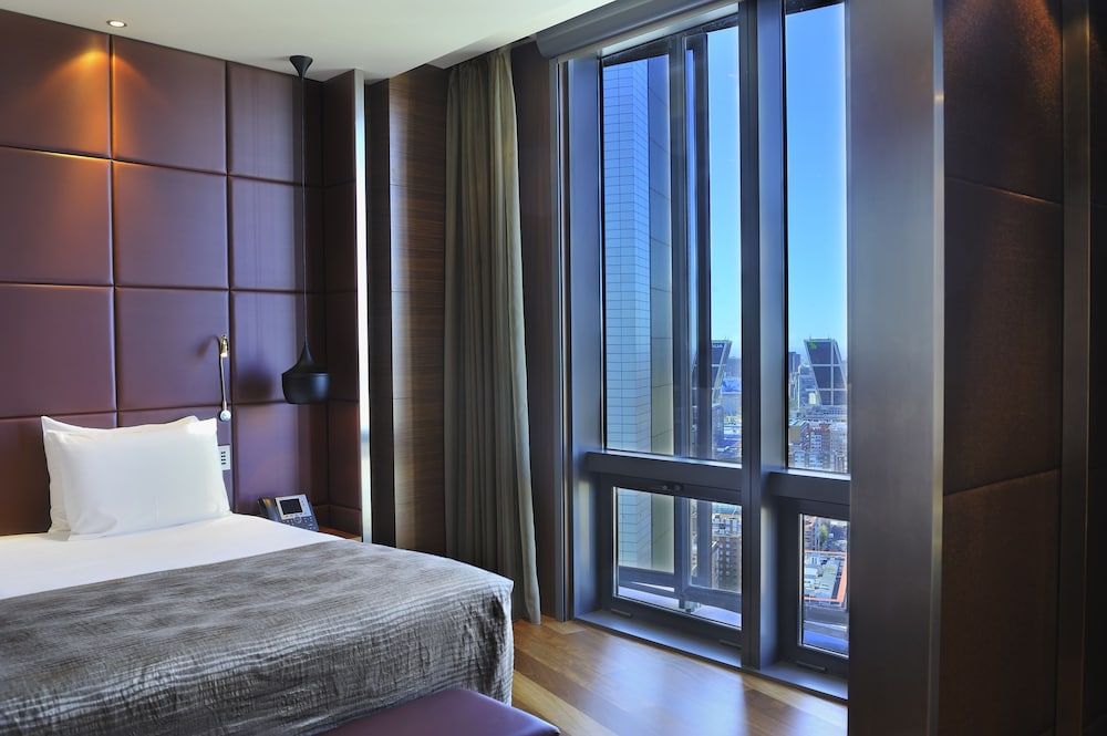 Superior Single Room (Views to Castellana)