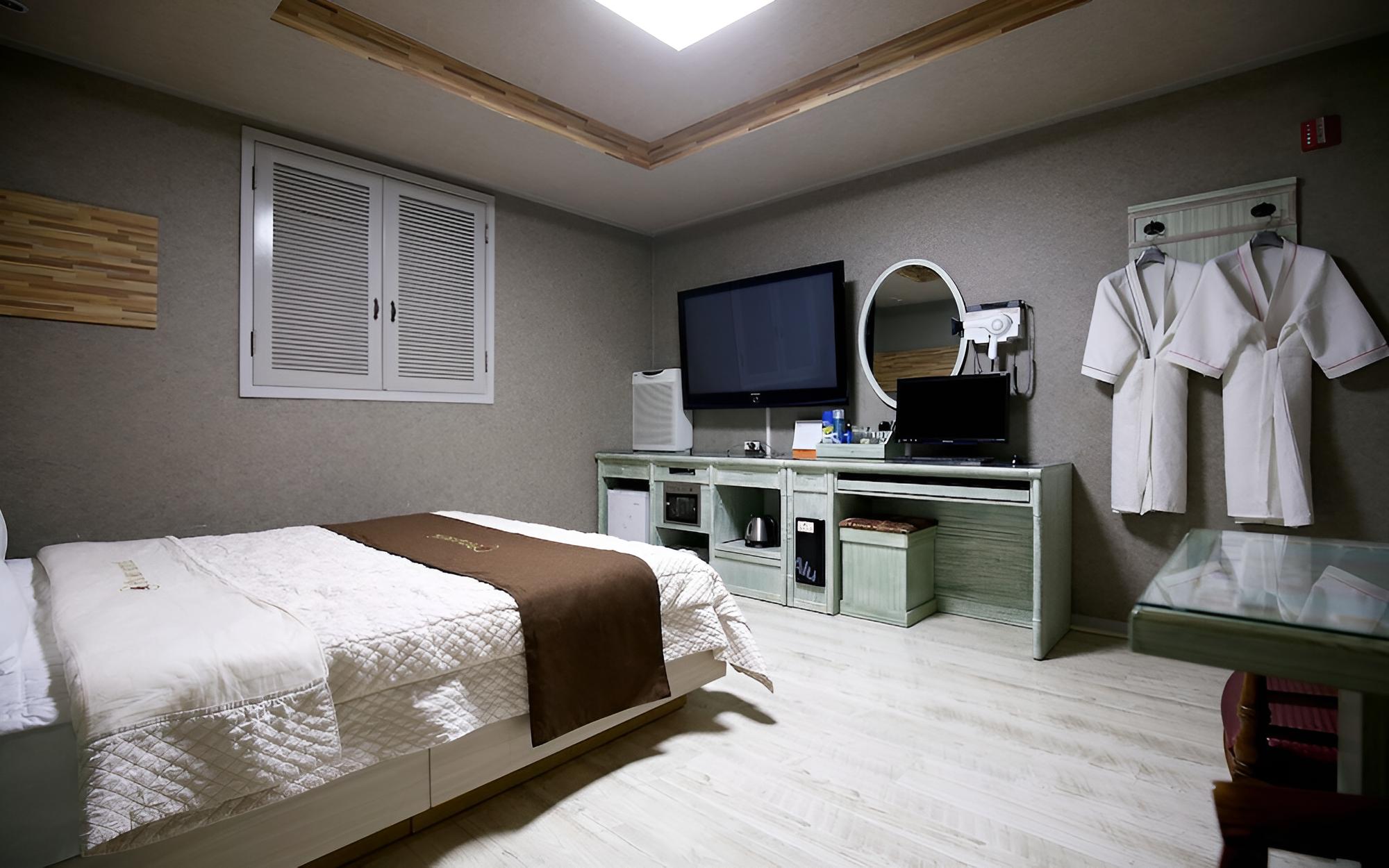 Room (Standard room (Netflix viewing availa) photo 1