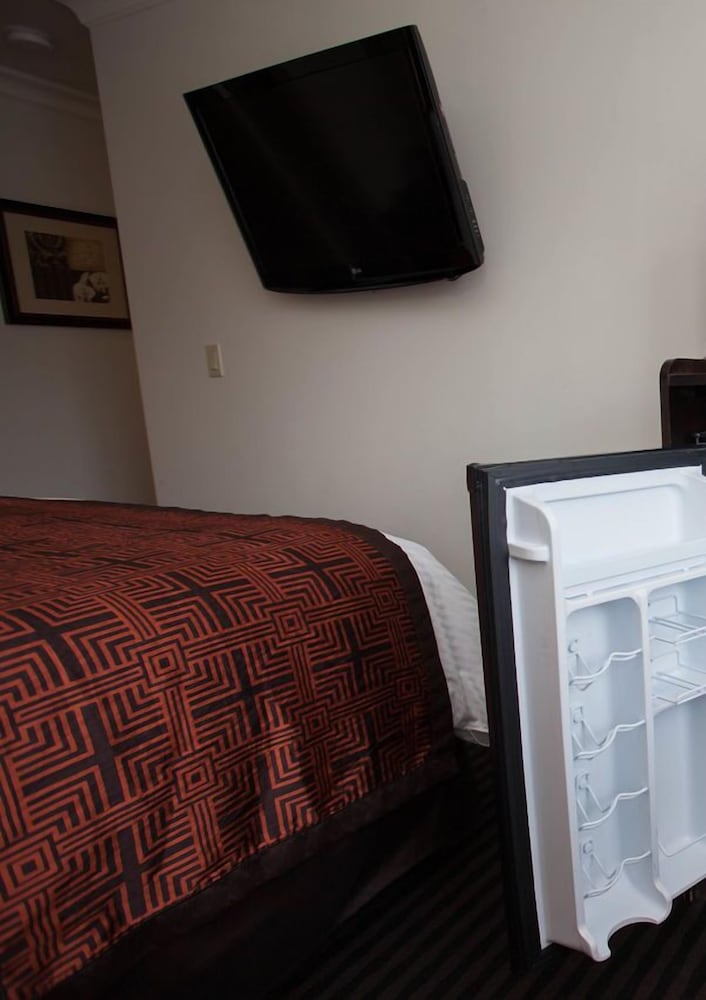 Classic Single Room thumbnail 6