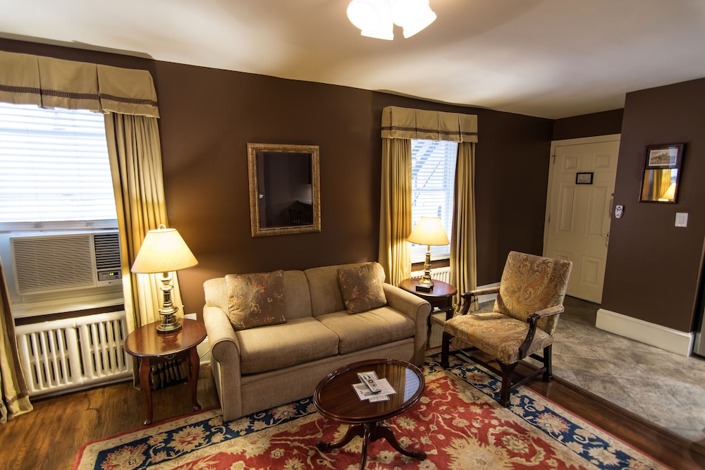 Saratoga Executive Suite