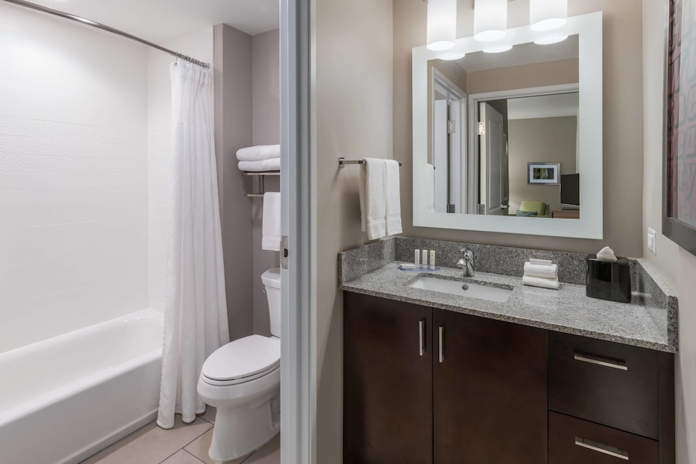 Premium Suite, 2 Bedrooms, City View (Mobility Accessible, Tub) photo 3