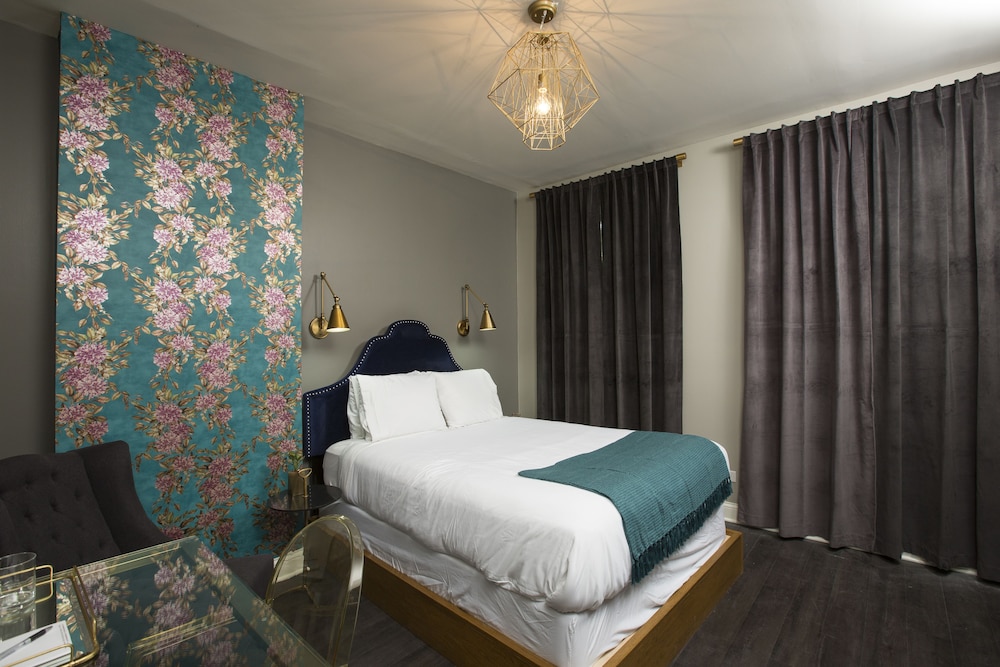 Room, 1 Queen Bed (Wabansia)