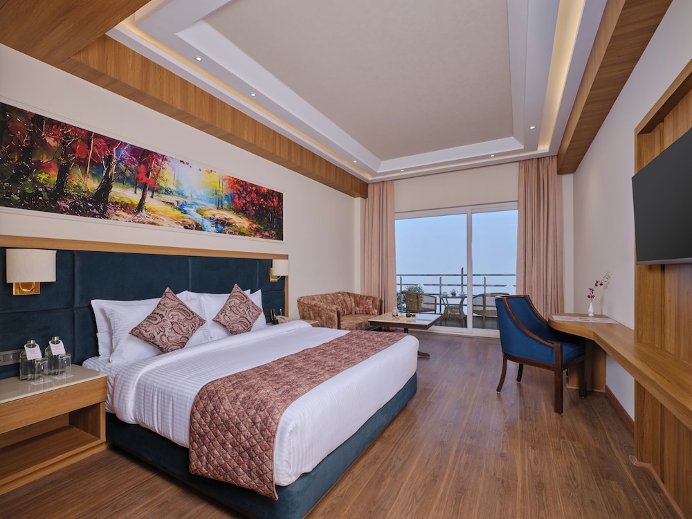 Premium Valley View with Balcony