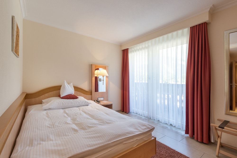 Room, 1 Queen Bed photo 2