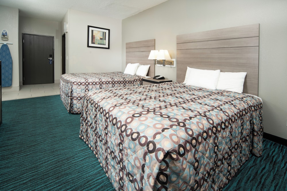Standard Room, 2 Queen Beds photo 2