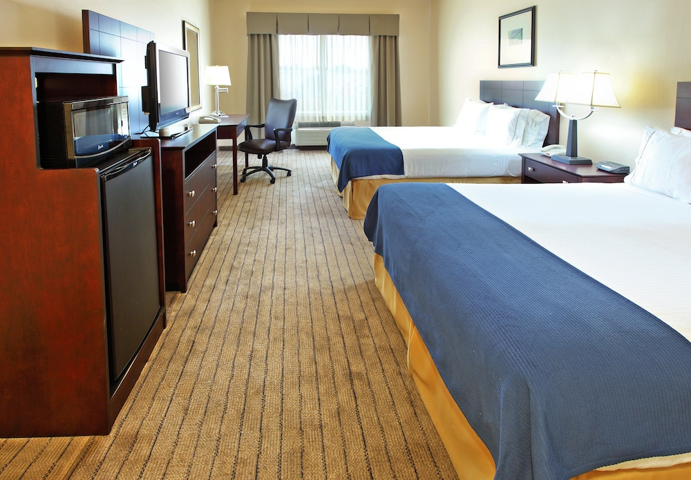 Suite, 2 Queen Beds - Photo 2