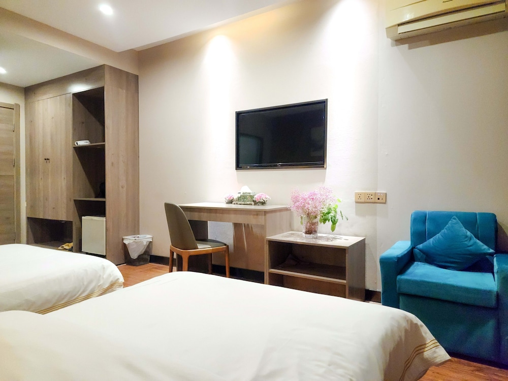 Deluxe Twin Room, Multiple Beds, Non Smoking, Private Bathroom - Photo 7