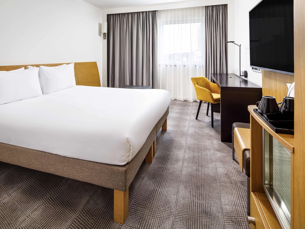 Superior Room, 1 Queen Bed, Accessible photo 1