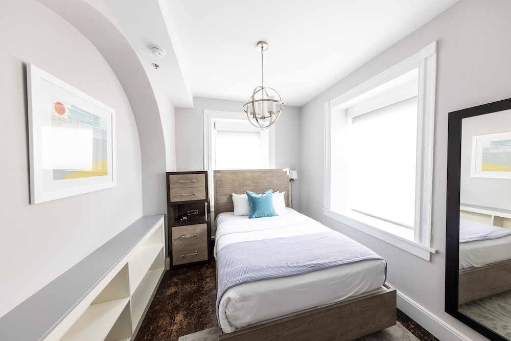 Basic Room, 1 Queen Bed