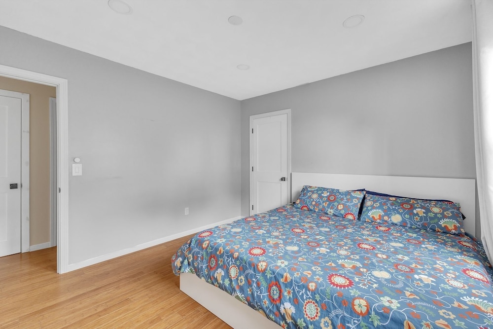 House, 4 Bedrooms photo 2