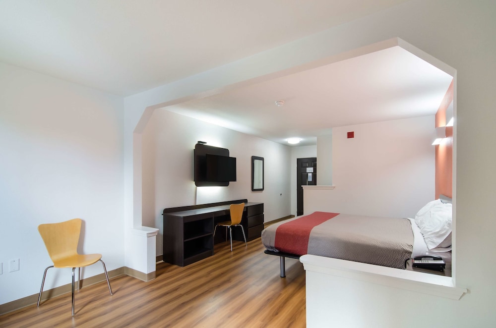 Deluxe Suite, 1 King Bed, Non Smoking, Hot Tub photo 3