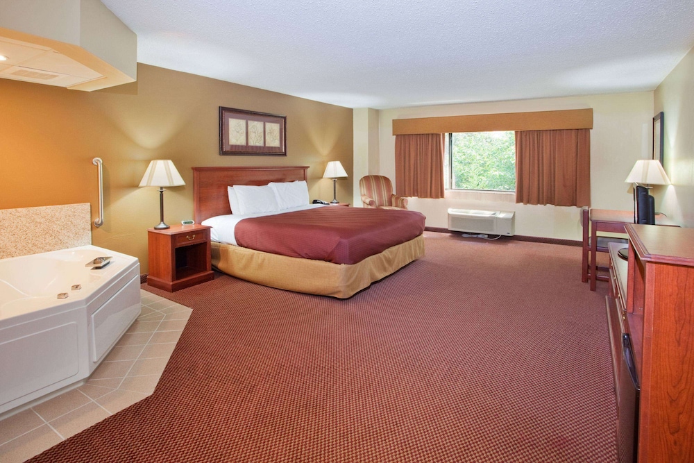 Deluxe Room, 1 King Bed, Non Smoking photo 1