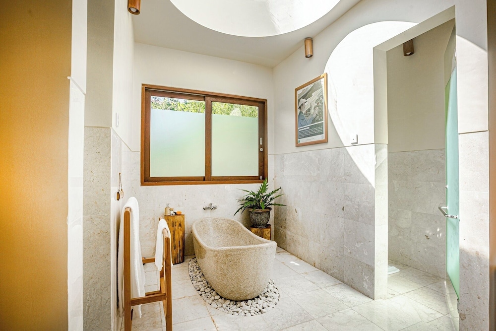 Luxury Suite - Photo 2