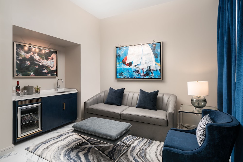 Suite, 1 Bedroom, River View (Balcony) thumbnail 5