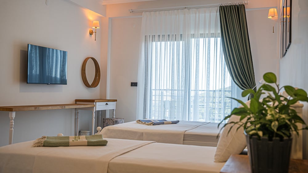Deluxe Triple Room, Balcony, Sea View - Photo 10
