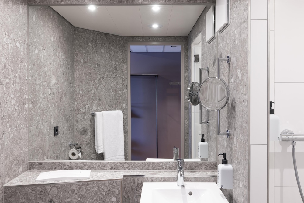 Standard Twin Room - Photo 8