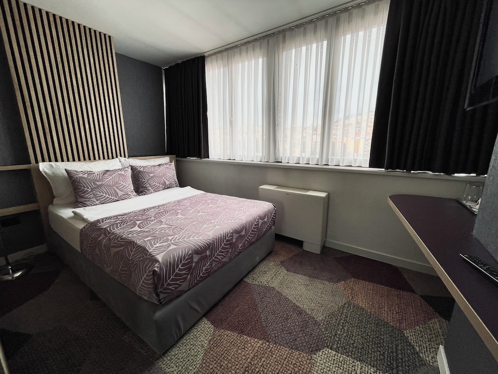 Economy Double Room photo 2
