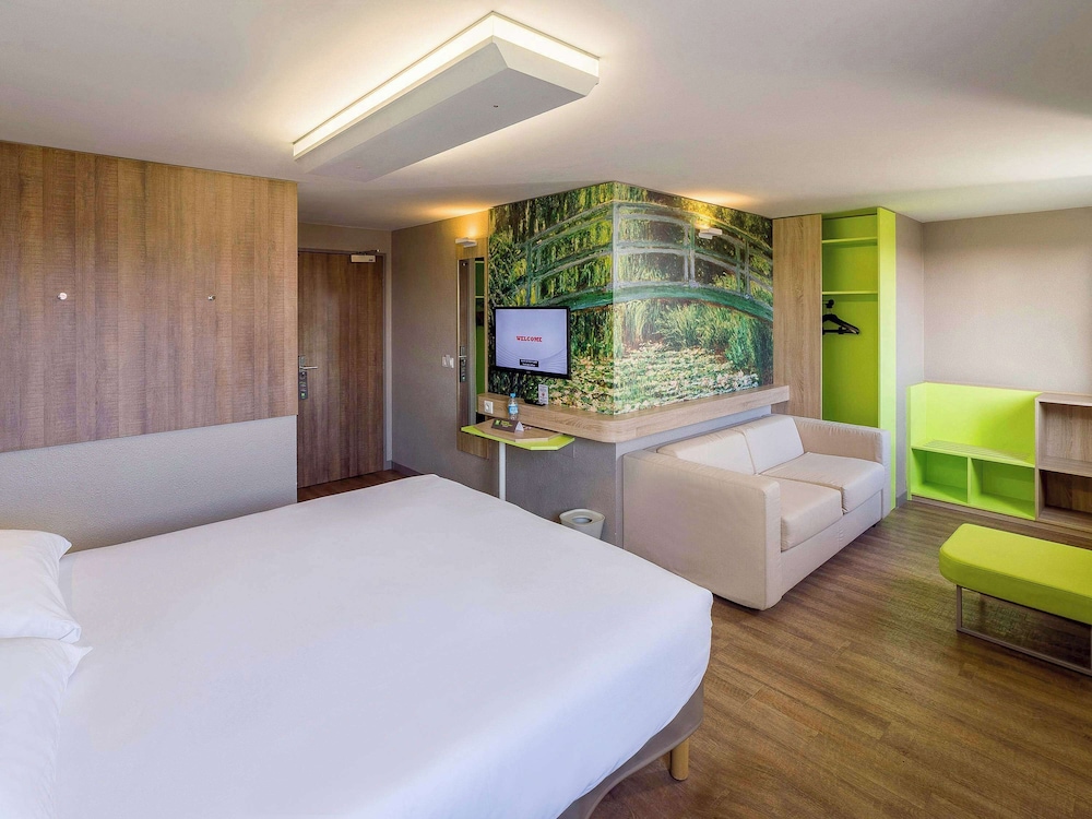 Standard Suite, 1 Double Bed with Sofa bed - Photo 2
