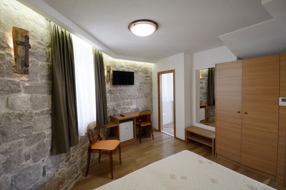 Superior Double or Twin Room, 1 Double Bed, Private Bathroom, Corner