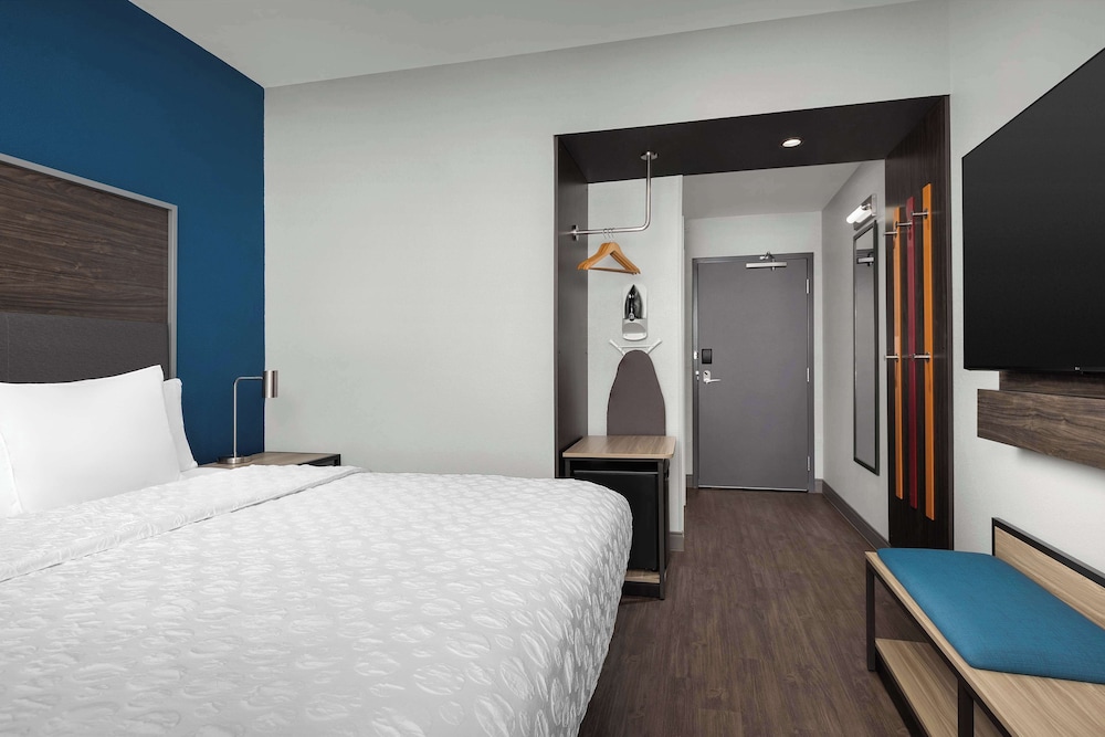 Room, 1 King Bed - Photo 4