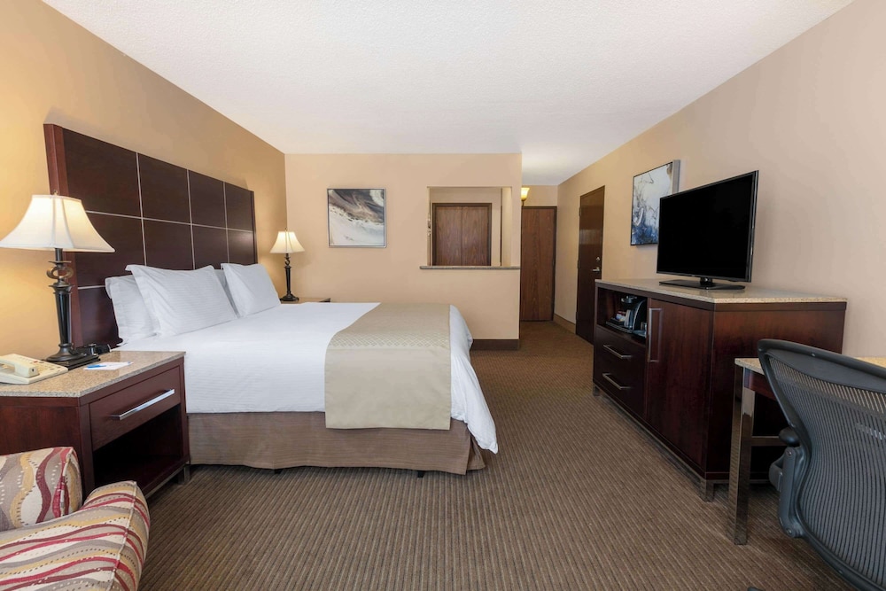 Room, 1 King Bed, Non Smoking - Photo 2