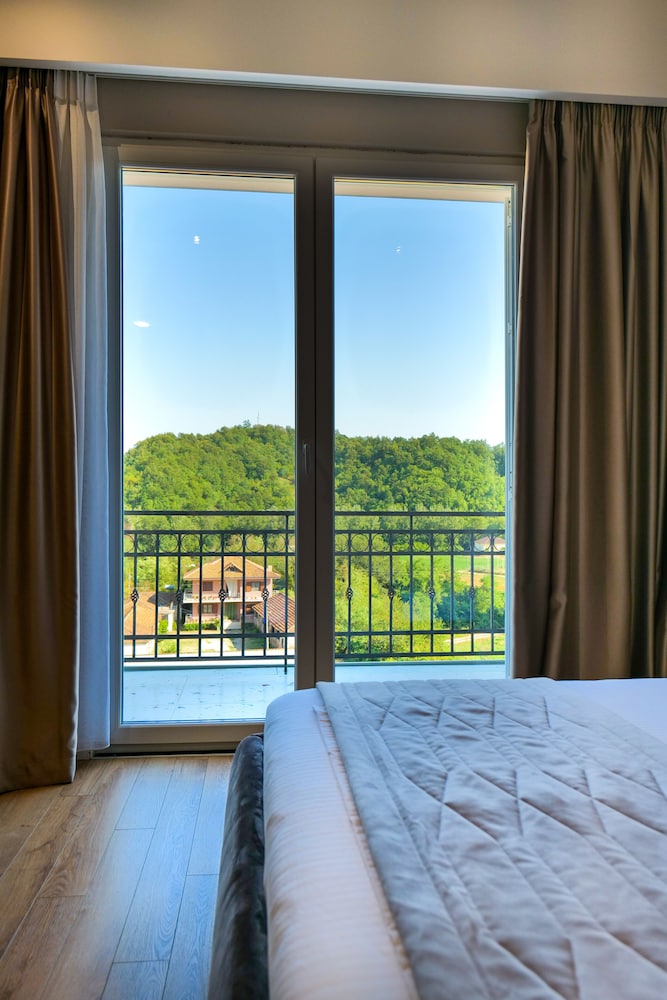 King Room with Balcony photo 1
