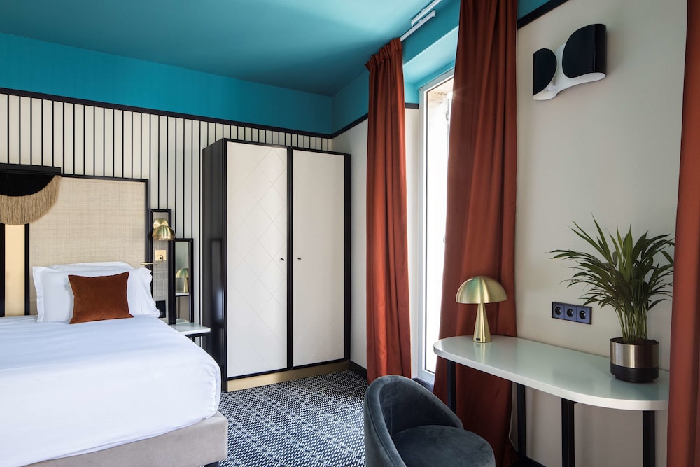 Junior Suite, 1 King Bed, Non Smoking (Twin bed on request;with Sofabed) - Photo 4