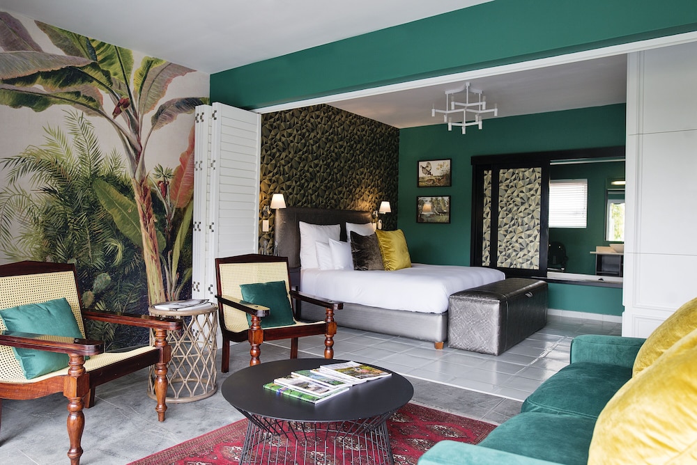 Suite, 1 King Bed (Poolside Choice room) photo 3
