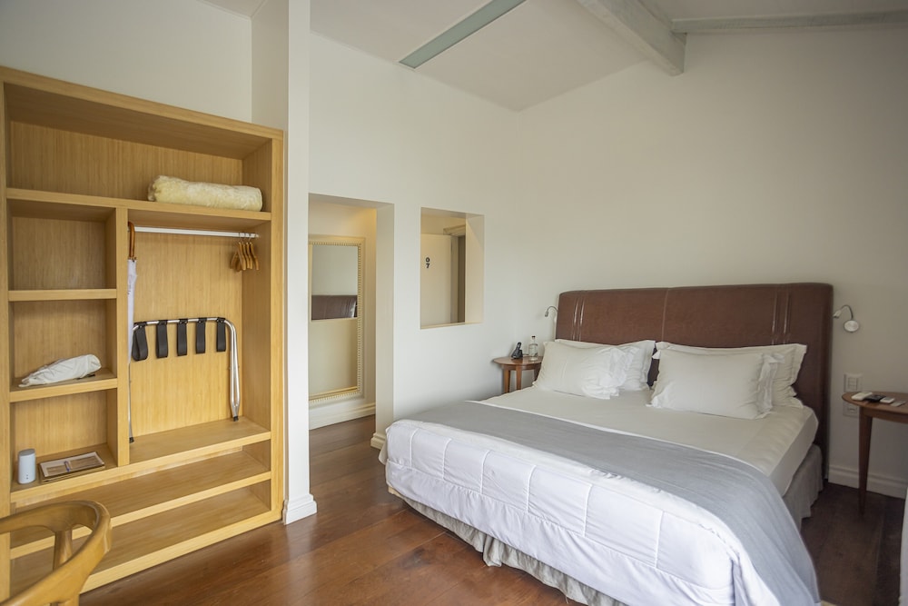 Superior Suite, 1 King Bed, Hot Tub, Garden View