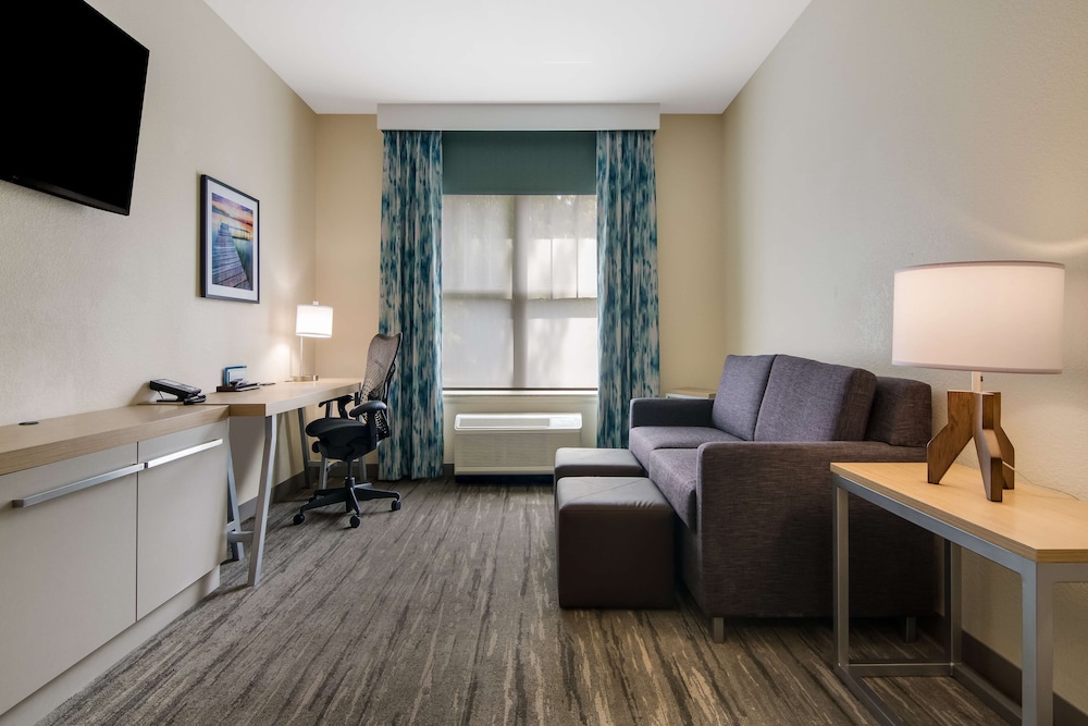 Suite, 1 King Bed with Sofa bed, Accessible, Bathtub photo 2